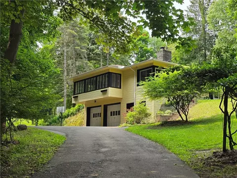272 Mendon Center Rd, Honeoye Falls, NY 14472