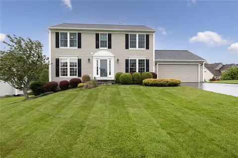 717 Westwood Trl, Macedon, NY 14502