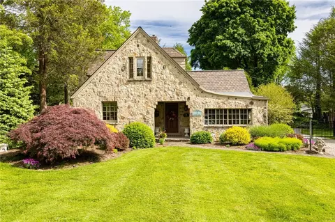 2 Lafayette Pkwy, Rochester, NY 14625