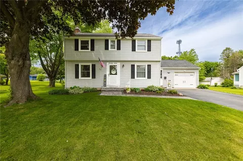 49 Lincolnshire Rd, Webster, NY 14580