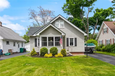 188 Pemberton Rd, Irondequoit, NY 14622