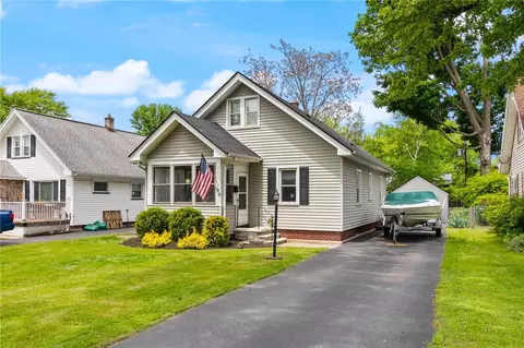 Exterior - 188 Pemberton Rd, Irondequoit, NY 14622 photo 2 of 9
