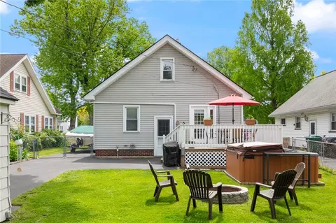 Exterior - 188 Pemberton Rd, Irondequoit, NY 14622 photo 6 of 9