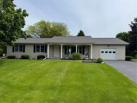 11 Orchard Park Dr, Geneva, NY 14456