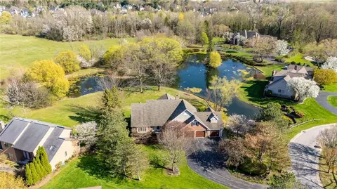 8 Hidden Springs Dr, Pittsford, NY 14534