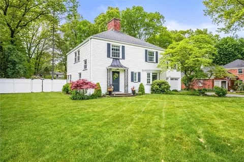 215 Inwood Dr, Rochester, NY 14625