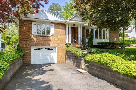 43 Azalea Rd, Rochester, NY 14620