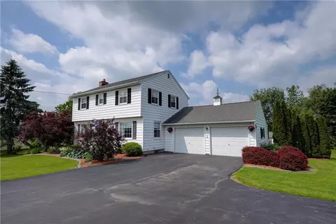 921 Wayneport Rd, Macedon, NY 14502