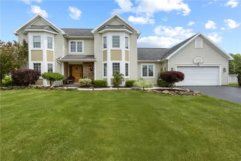 22 Coach Side Ln, Pittsford, NY 14534