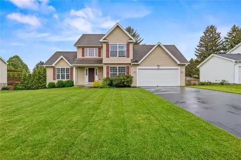 52 Cashmere Ln, Irondequoit, NY 14609