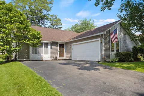 9 Hepatica Ln, West Henrietta, NY 14586