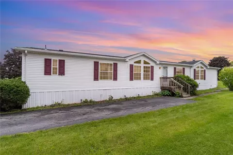 6364 Murphy Dr, Victor, NY 14564