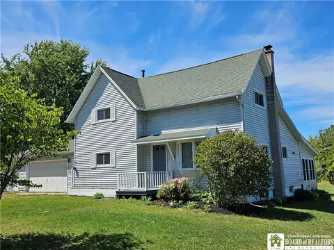 12377 Pennsylvania Ave, Silver Creek, NY 14136