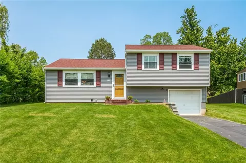 5776 Limestone Ln, Farmington, NY 14425