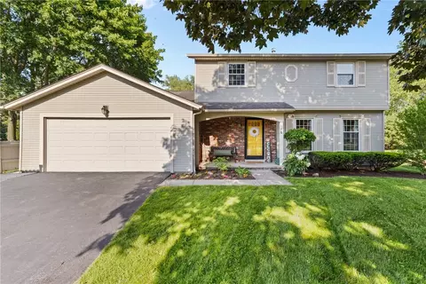 20 Bremen Cir, Penfield, NY 14526