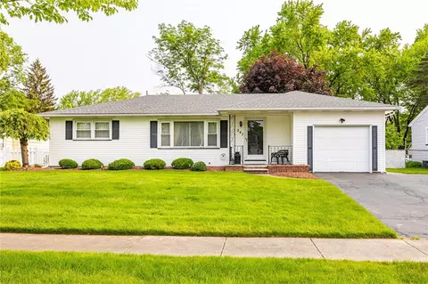 247 Angelus Dr, Irondequoit, NY 14622