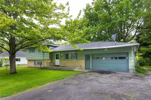 631 Elmgrove Rd, Gates, NY 14606