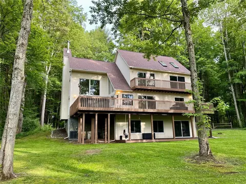 735 Howell Rd, Conquest, NY 13140