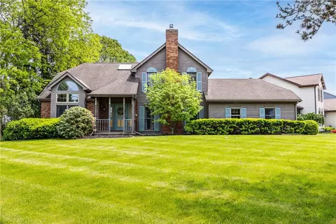 10 Webwood Cir, Greece, NY 14626
