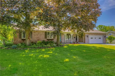 30 Greenbriar Dr, Gates, NY 14624