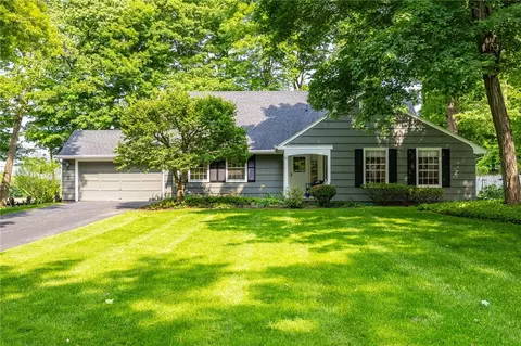 67 Stuyvesant Rd, Pittsford, NY 14534