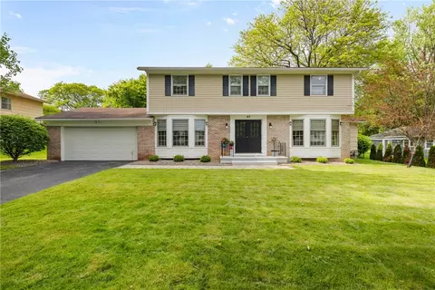 45 Round Trail Dr, Pittsford, NY 14534