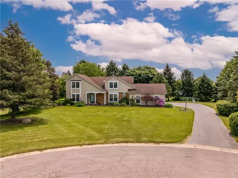 6 Barben Cir, Mendon, NY 14506