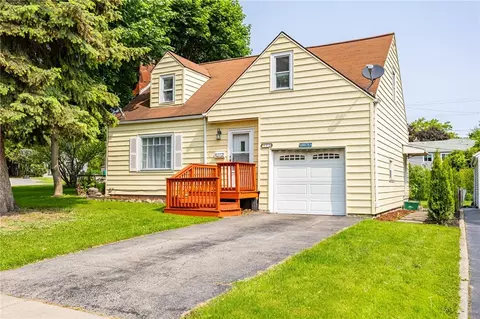 12 Queensboro Rd, Irondequoit, NY 14609