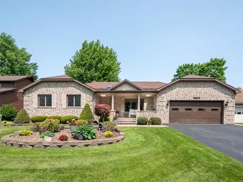 48 W Amy Ln, Greece, NY 14626