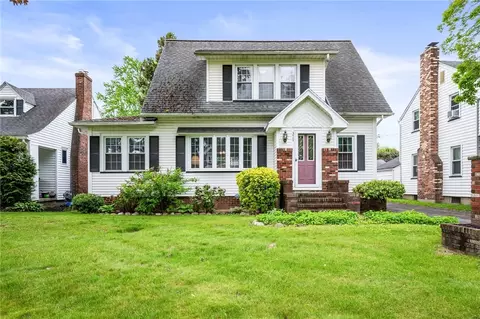 377 Winfield Rd, Irondequoit, NY 14622