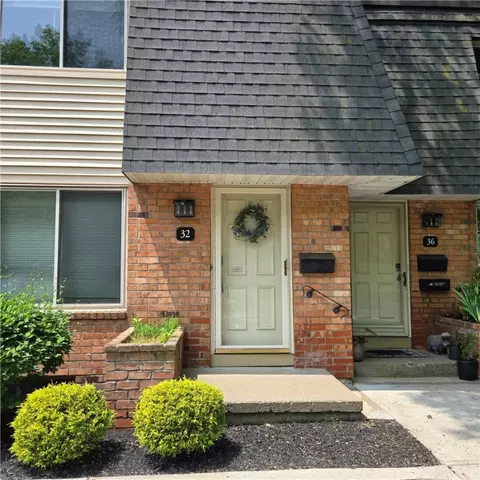 32 Penn Ln, Rochester, NY 14625
