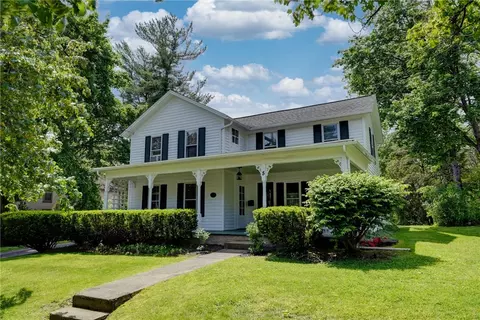 5 Boughton Ave, Pittsford, NY 14534