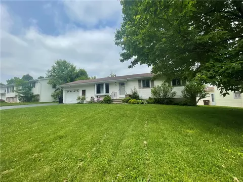 13 Charlene Dr, Gates, NY 14606