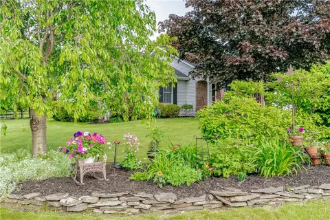 920 Limpet Dr, Webster, NY 14580 photo 4