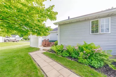920 Limpet Dr, Webster, NY 14580 photo 23