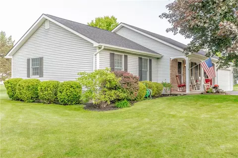 920 Limpet Dr, Webster, NY 14580 photo 3