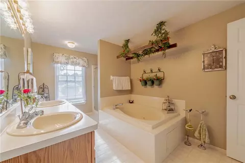 920 Limpet Dr, Webster, NY 14580 photo 17