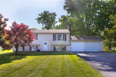 44 Hidden Creek Ln, Hamlin, NY 14464