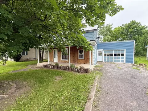 73 E River St, Waterloo, NY 13165