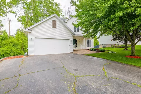 129 Battle Green Dr, Chili, NY 14624