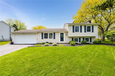 343 Squire Dale Ln, Greece, NY 14612