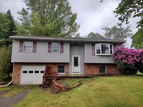 17 Ryon Cir, Lawrenceville, PA 16929