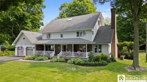 10348 Chestnut Rd, Pomfret, NY 14048