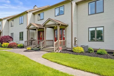 8 Harrier Cir, Rochester, NY 14623
