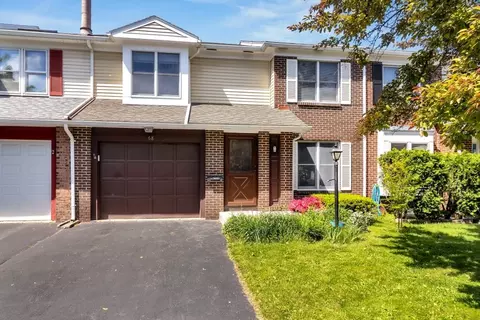 68 Branchwood Ln, Rochester, NY 14618
