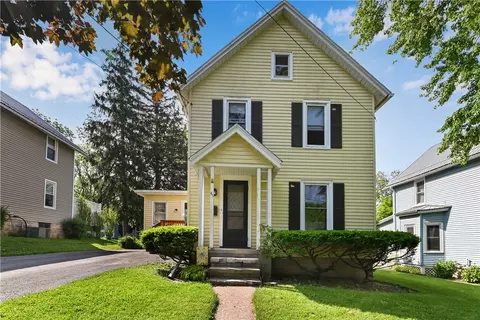45 Perry Pl, Canandaigua, NY 14424