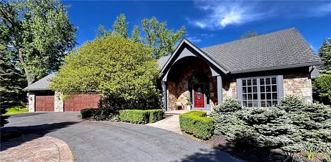 11 Sunrise Park, Pittsford, NY 14534