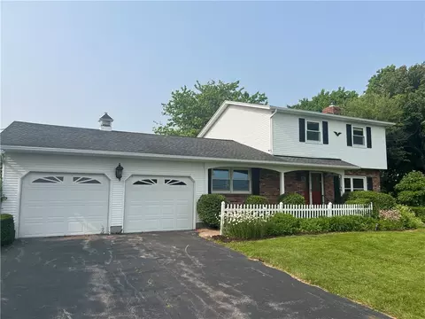 34 Jenkins Rd, Riga, NY 14428