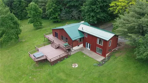 8182 Feather St, Naples, NY 14512