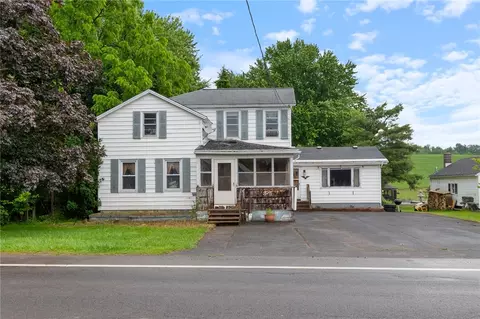 365 Glasgow St, Galen, NY 14433